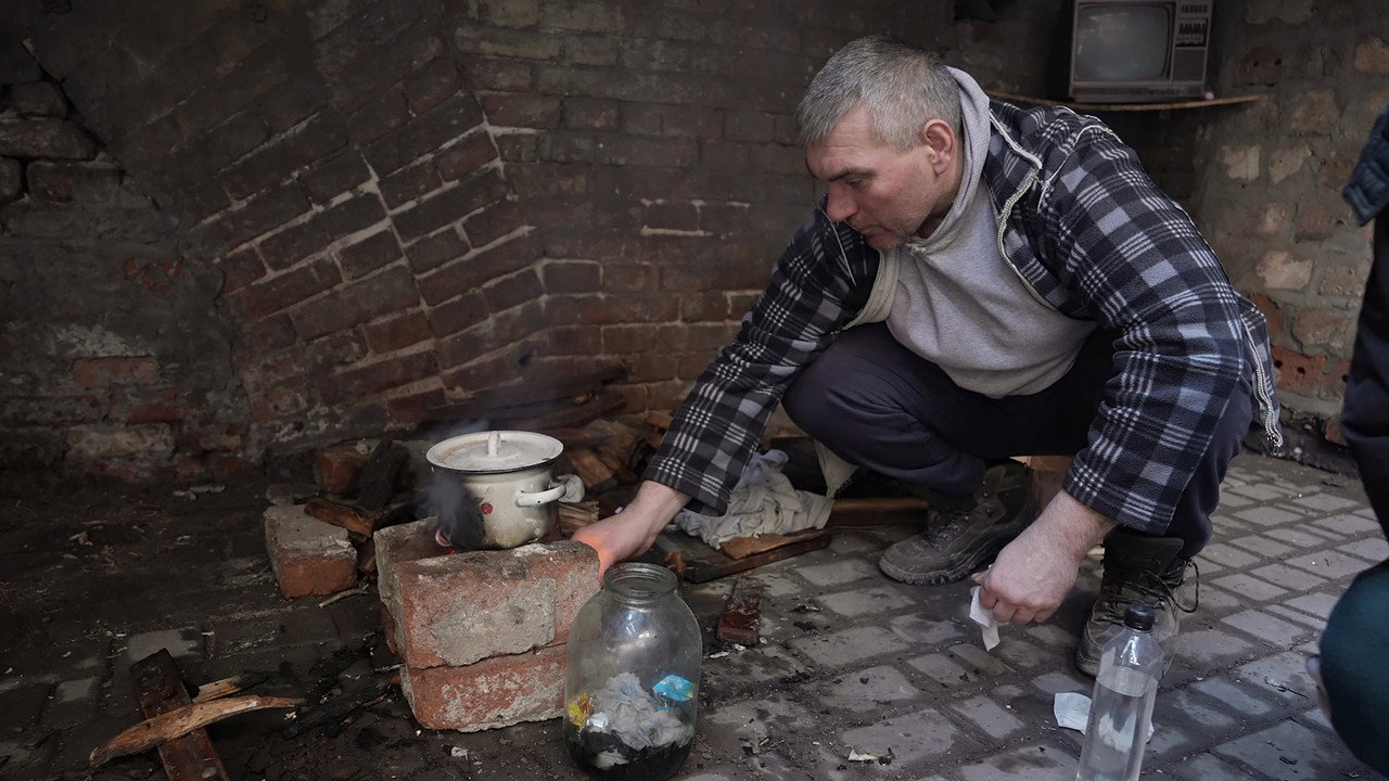 20 Days in Mariupol still 4