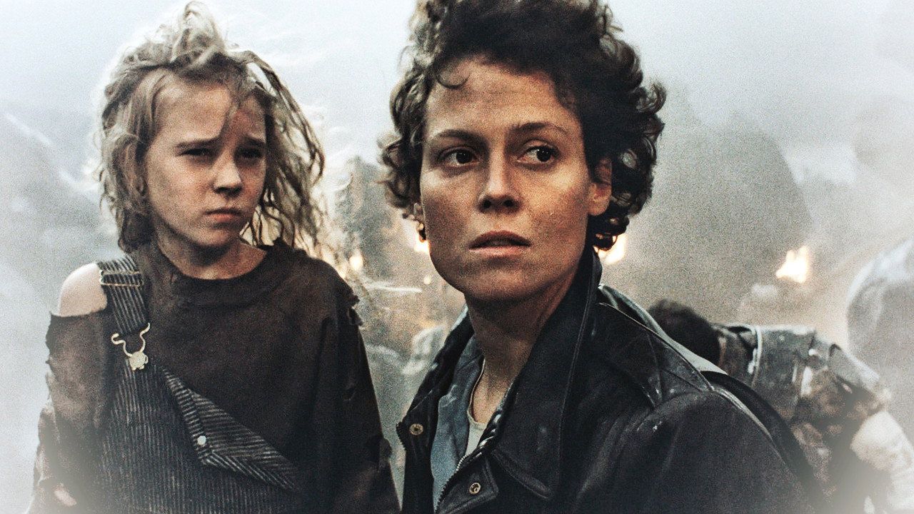 Aliens still 5