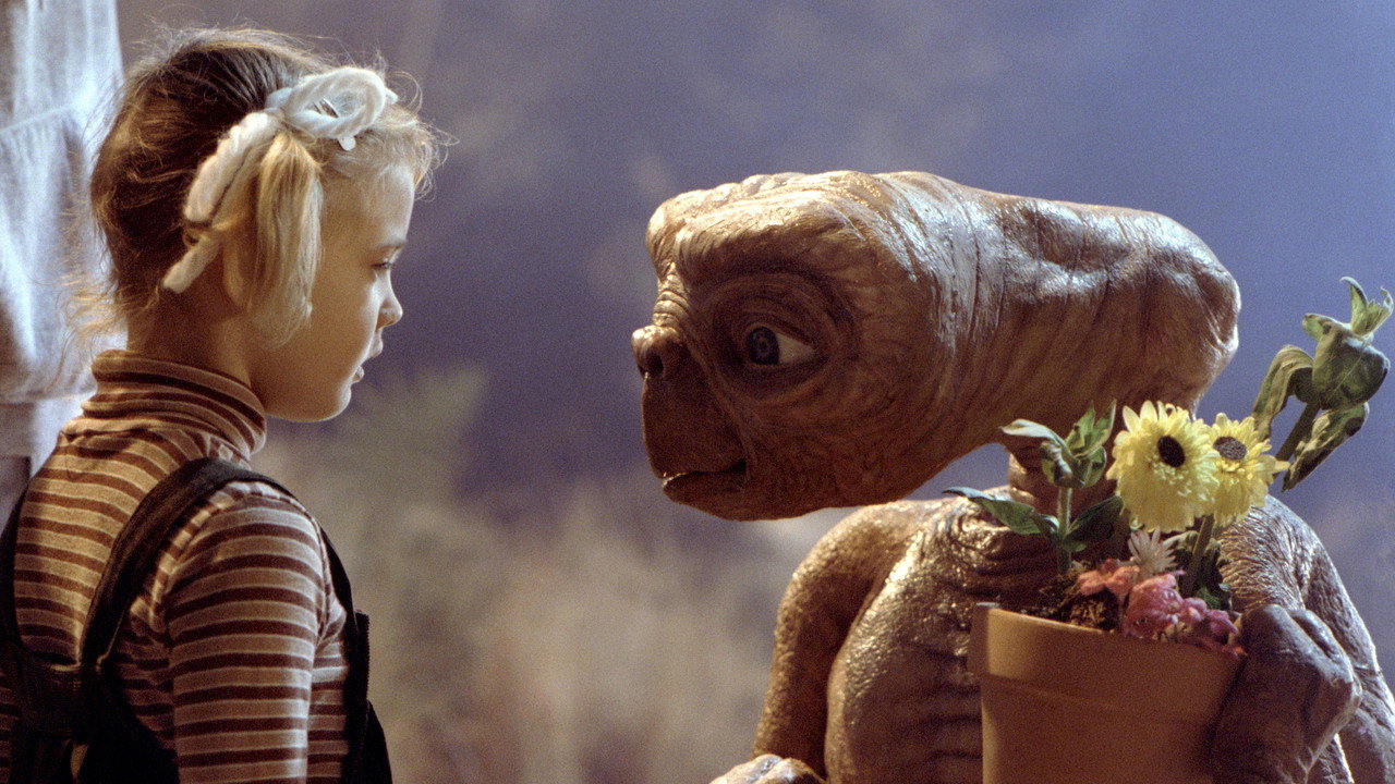 E.T. the Extra-Terrestrial still 4