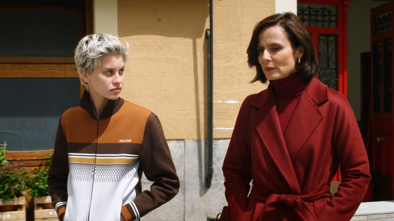 Parallel Mothers still 4