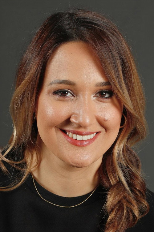 Gupse Özay portrait 1