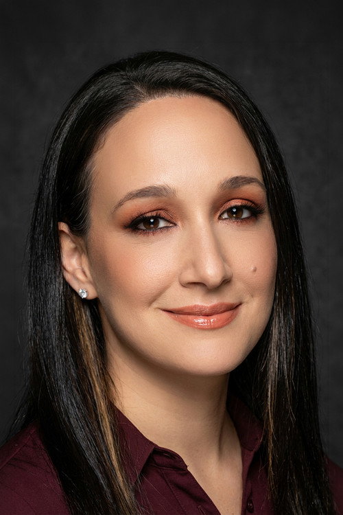 Gupse Özay portrait 2