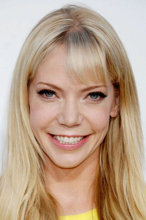 Riki Lindhome portrait 3