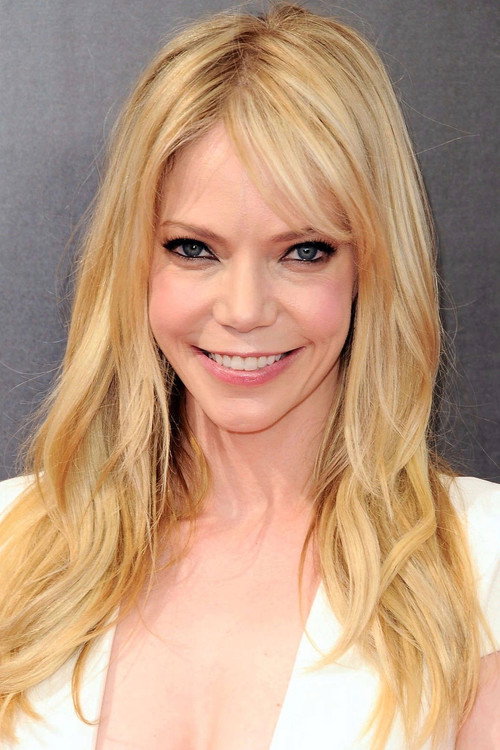 Riki Lindhome portrait 4