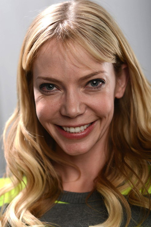 Riki Lindhome portrait 5