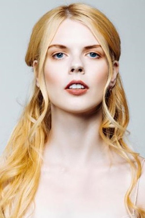 Ayvianna Snow portrait