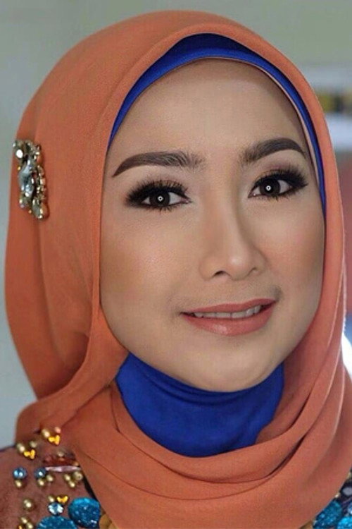 Desy Ratnasari portrait