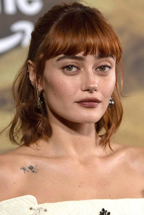 Ella Purnell portrait