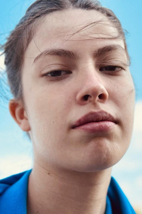 Ema Mendes portrait