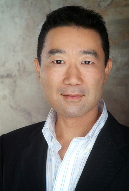 Hiroshi Watanabe portrait