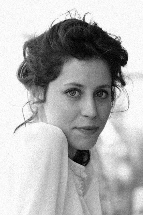 Inés Efrón portrait