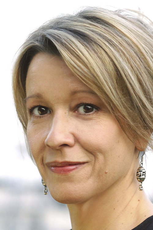 Linda Emond portrait