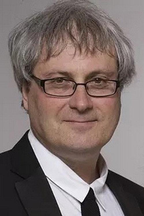 Simon Curtis portrait