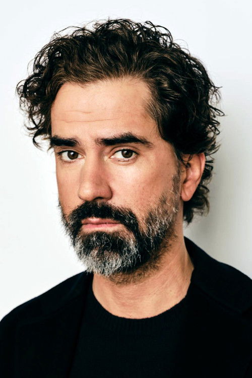 Hamish Linklater portrait