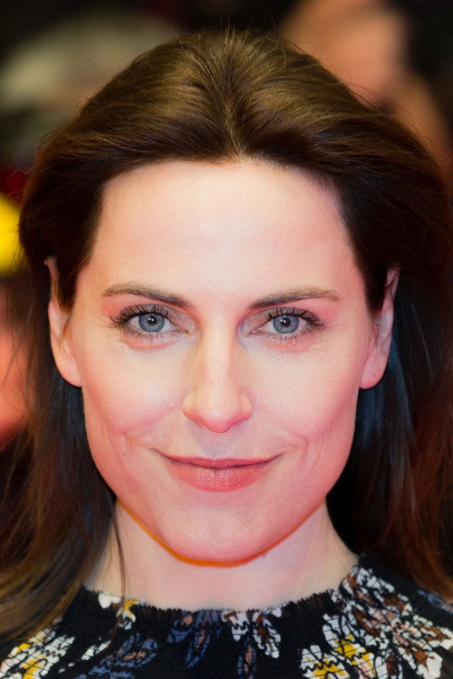 Antje Traue portrait