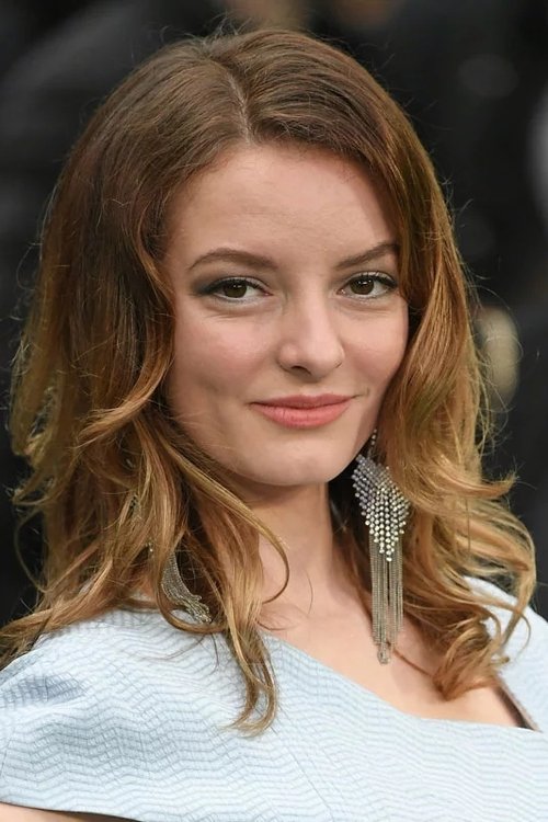 Dakota Blue Richards portrait