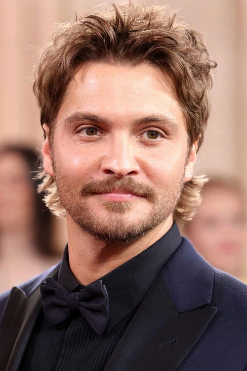 Luke Grimes portrait