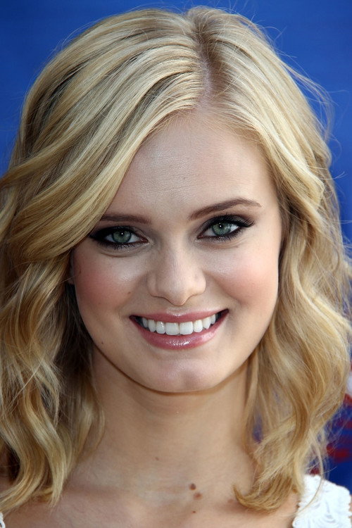 Sara Paxton portrait