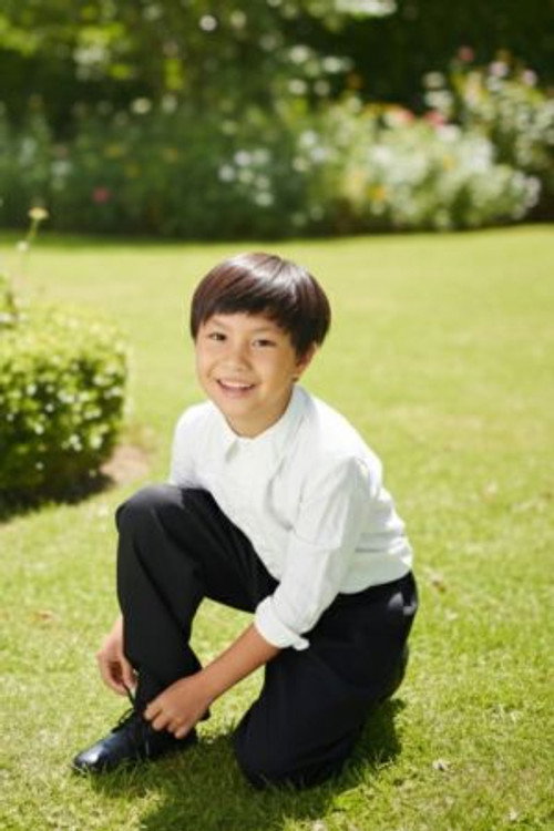 UY NHÂN portrait