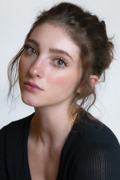 Willow Shields portrait